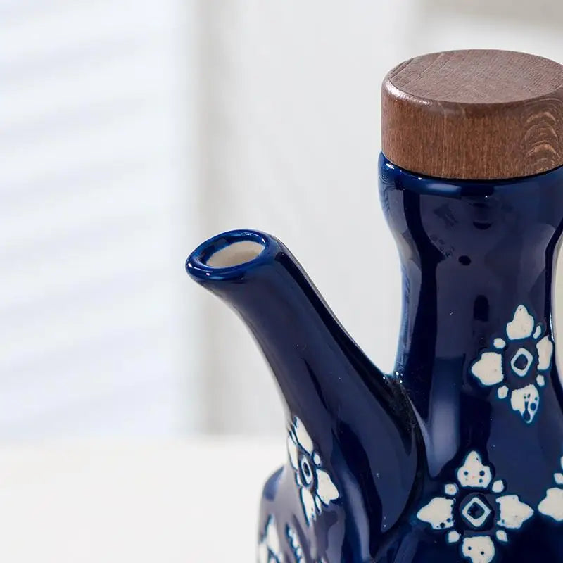 250ML Ceramic Oil Pot American Style Household Oil Bottle Blue Printed Oil Bottle Soy Sauce Vinegar Pot Kitchen Seasoning Bottle
